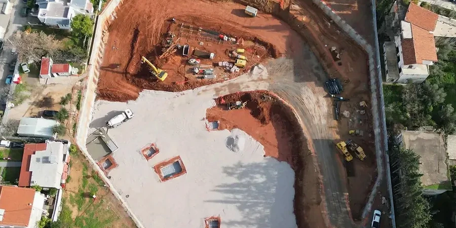 Diseño Geotécnico de Excavaciones Profundas en Suelos Estratificados de Buin